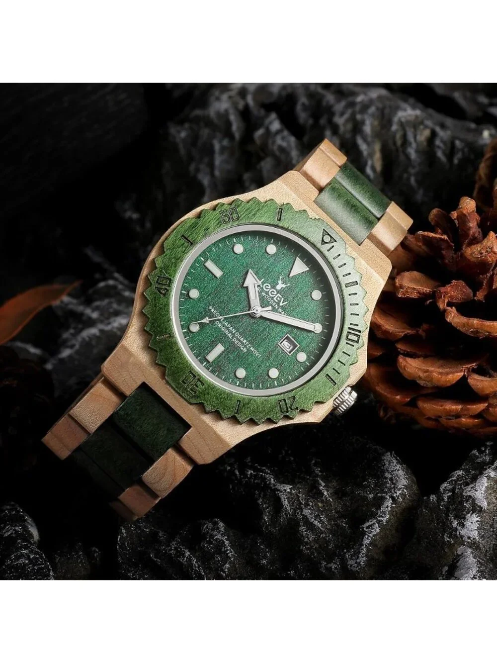Men's Green Handcrafted Sandalwood Vintage Calendar Analog Wrist Wooden Watch